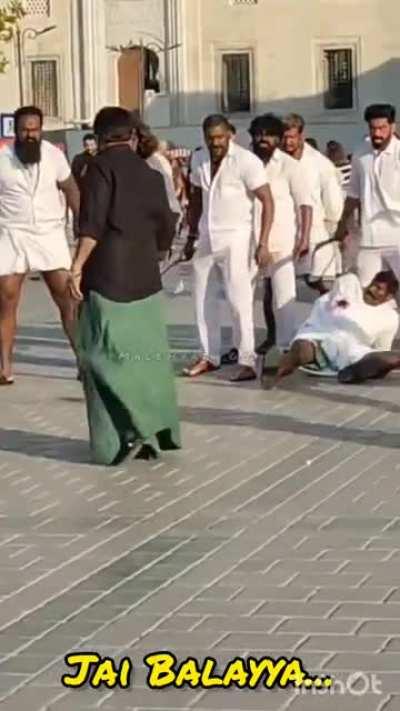 Foreign lo Kathulu Lungi lu Faction godavalu endhayya, aa avathralu endhi saar, areyyy Gopi ga, em chesthunav ra, akkadi road la meedha manollu songs lo vese pichi ganthulake mokam yaada pettukovalo thelavatle ra ayya ante, Balayya babu “hold my mansion h