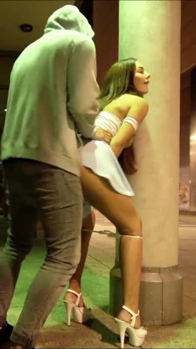 Quickie with a Tall Hottie Behind the Club