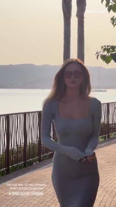 On her way to a opening party - 29 June 2023