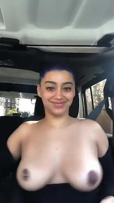 Pretty face with tits🥴