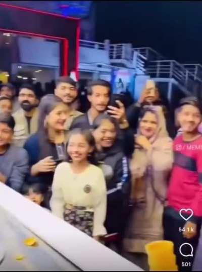 to sell Turkish ice cream.