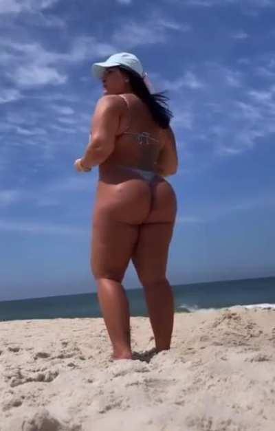 Another beach phattyy🍑