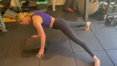 Brie Larson Doing One-Arm Push-Ups in Preparation for 'The Marvels'!