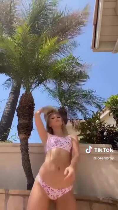 id die for that ass😍