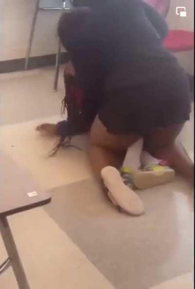[ASS WARNING] Substitute Teacher fights Student Over taking her Phone