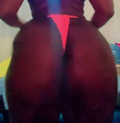 Making it clap 😋🍑