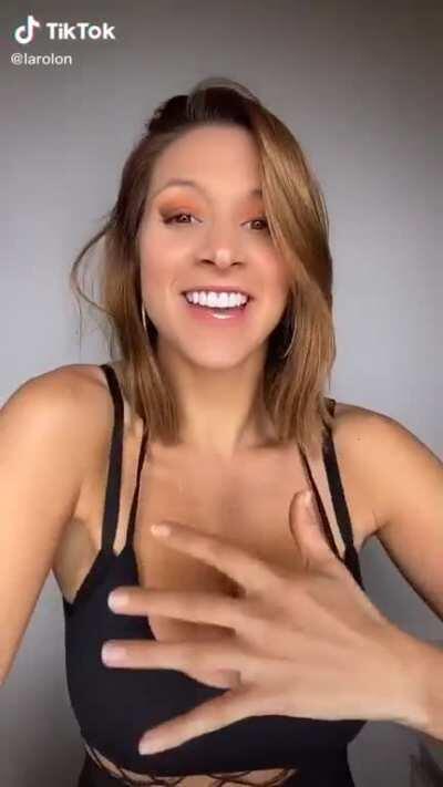 Honestly......could she be any more perfect?? 😍😍😍🔥🔥🔥🔥