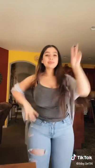 Oh my god she is stupid thick