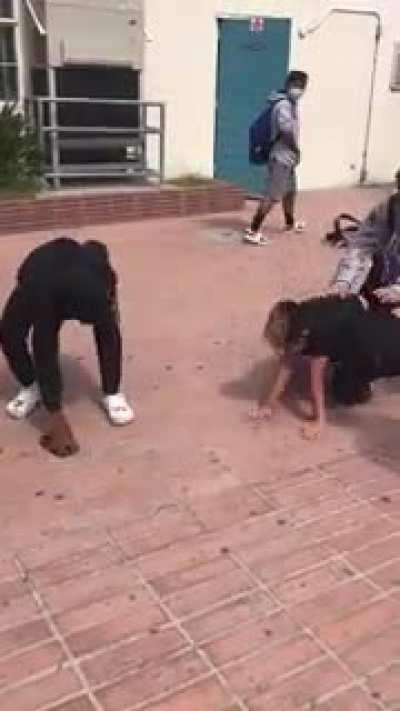 6th grader gets phone broken by 8th graders