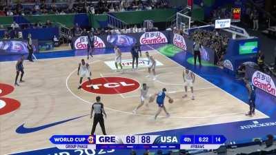 [Highlight] Austin Reaves with the beautiful double cross to get to the rim and finish