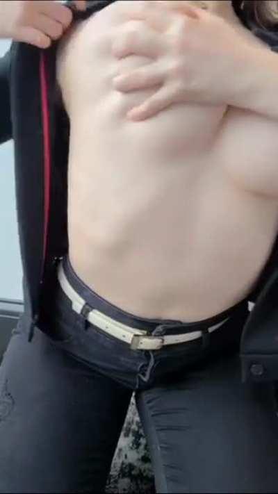 asıl mükemmel budur amk salakları kara kara karıları atıp aşık oldum falan diyorsunuz allahin yer yüzündeki hali ile sizi baş başa bırakıyorum