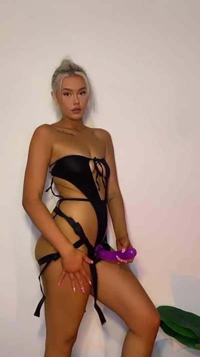 Does it turn you on when you see mommy with her massive dick?