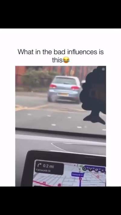 Taxi driver chases after car and smashes window