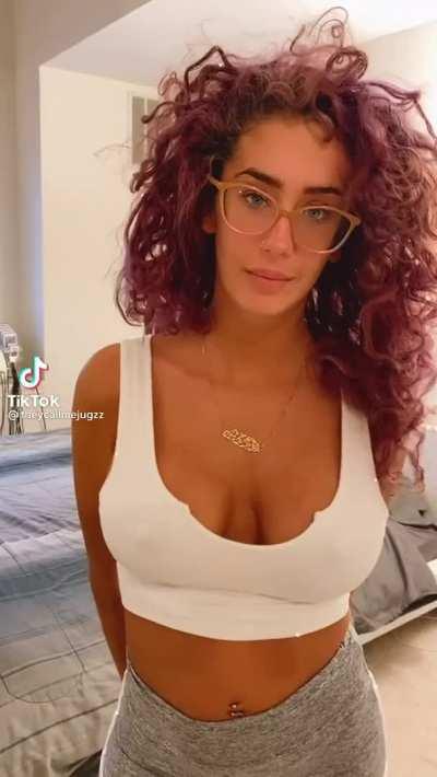 lebanese-french girl that knows how to send the tits into fully automatic