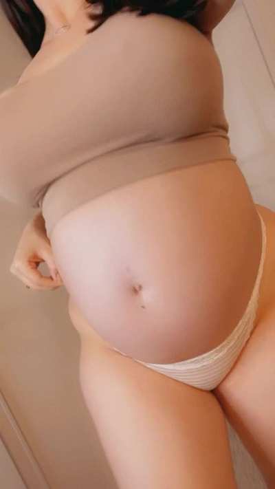 Would you fuck the pregnant milf next door raw or with condom 