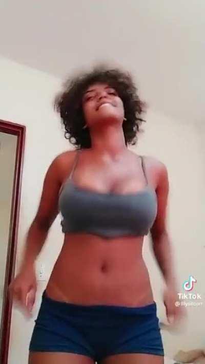 Blurred Tan Lines 🥵 [@lilysilcorr]