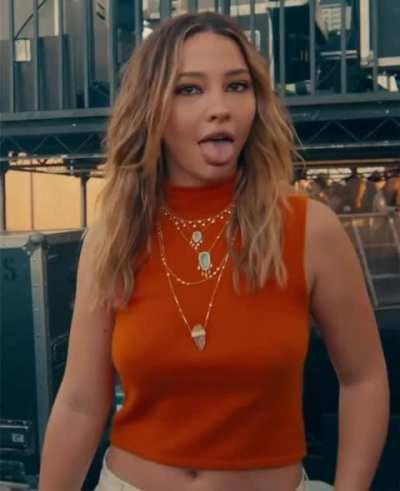 Madelyn Cline at Poguelandia