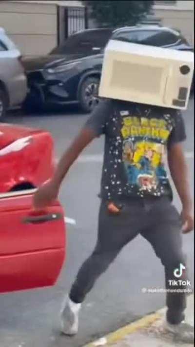 What is the car he is driving? (Ignore the rest of the video)