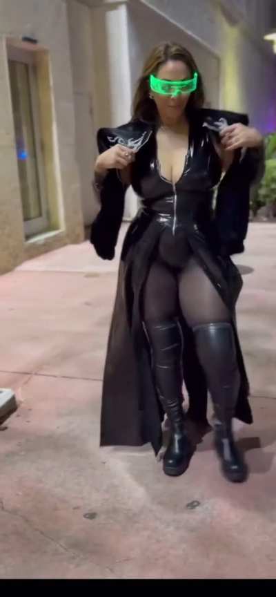 Momma brought the heat 