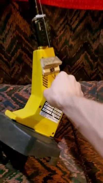 guitarra con bordeadora