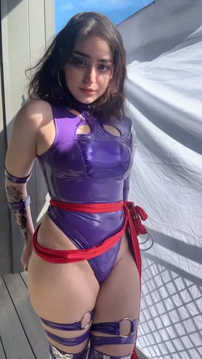 cosplay girlie