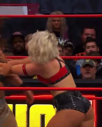 Toni Storm 