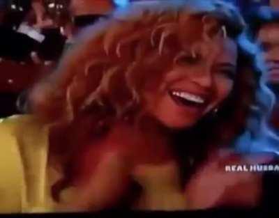 Jay Z trolling Kanye, fkin classic.