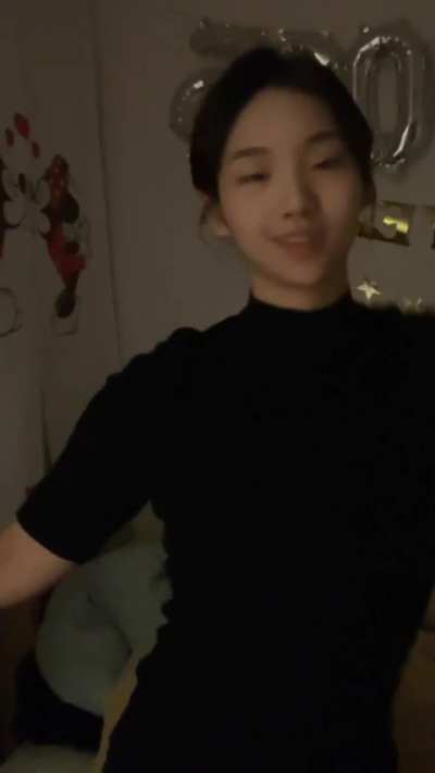 🎶i know you see me lookin' at you🎶