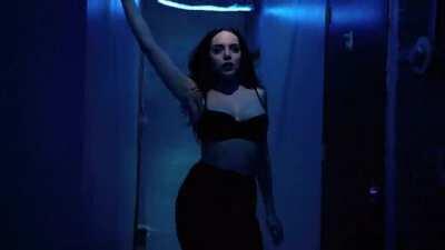 I've been obsessed with Elizabeth Gillies and her lucious body lately