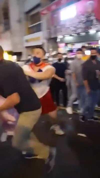 Vengo del Futuro. Quedamos muy pocos que no hemos sido Emasculados e Izquierdizados. Tratamos de combatirlos, pero ellos son mayoría. Estamos perdiendo.