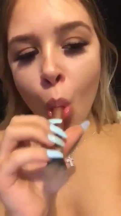 22 [F4M] [ Snapchat ] [queenseen01]Press the up arrow and I'll send an instant nude. Always in the mood for sexting👍