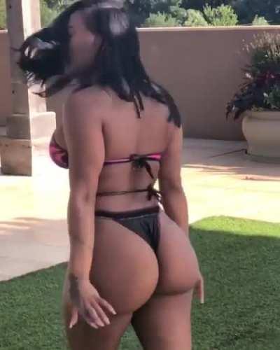 Lira Mercer (@lira_galore)