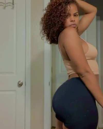 Wish she posted more often 🍑😍