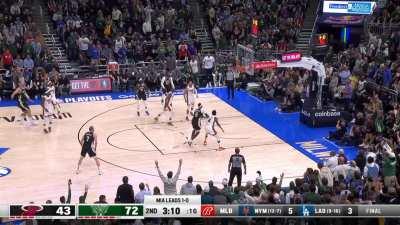 [Highlight] Joe Ingles hits back-to-back three-pointers to cap off a 24-2 Bucks run to put the Bucks up 32 in the first half as Fiserv forum explodes!