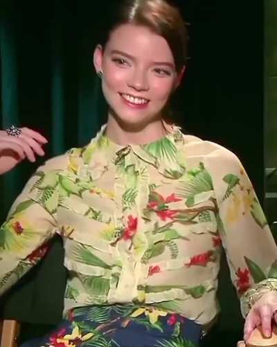 Jiggles as she Giggles