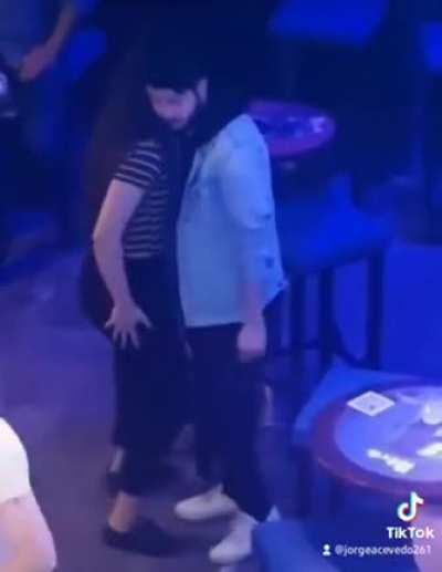 El rediturro menos virgo bailando.