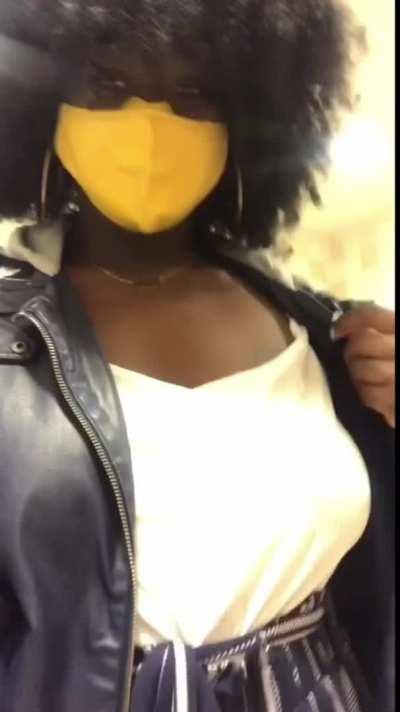 quick titty flash 🥰