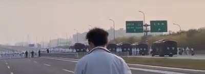 Movie scene IRL. 10k Chinese workers broke out of a quarantined factory and marched towards the final blockade of medical personnel/Police.