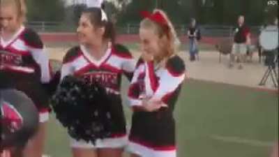 HEARTWARMING: California high school football team places orange roses at the feet of cheerleader battling leukemia. 💪❤️