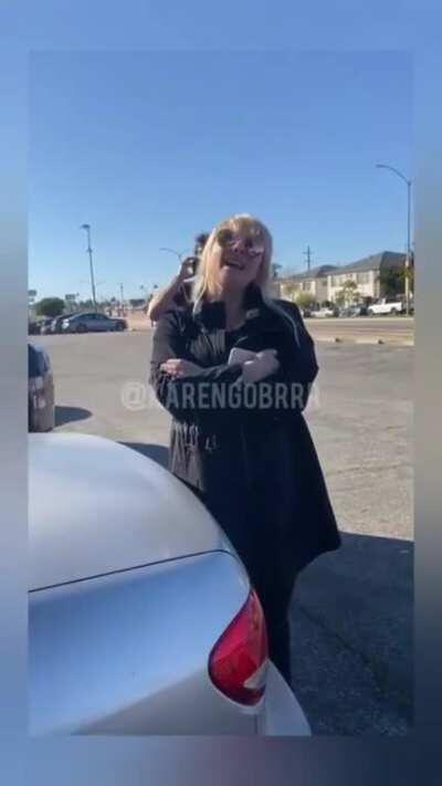 Karen accuses professional skateboarder of being a pedophile just because he handed out free skate items to kids at the skatepark.