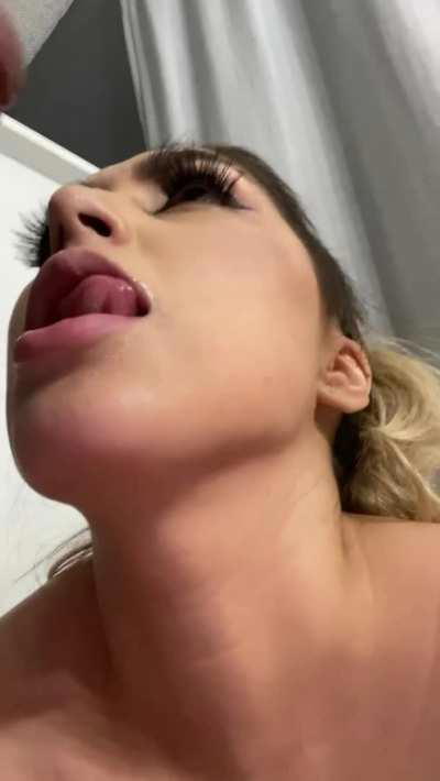 I love when a stranger cums on my face 