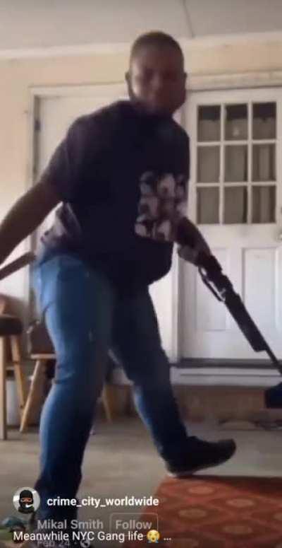 Peep the CAPtion 😒😒😒 FOH 😂😂😂