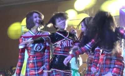 TWICE Headbanging