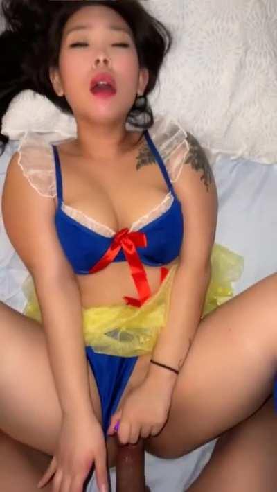 Give snow white 7 dwarf babies