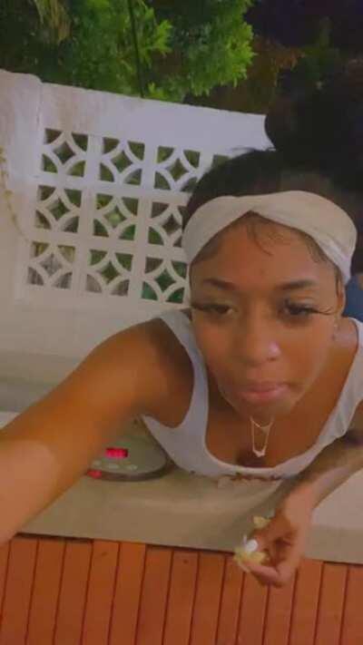 Brownskin twerk in the pool