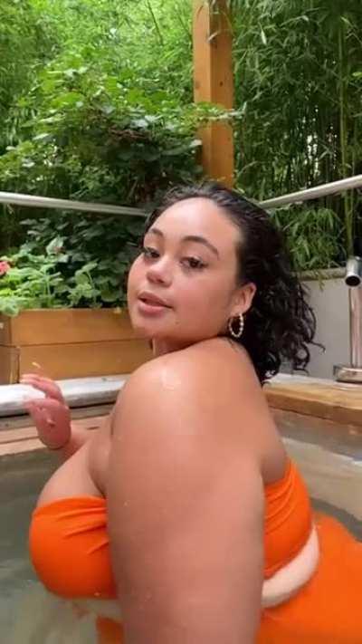 Phaith gettin a lil risky, you can tell she wanna show it off by now