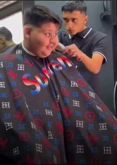 Kim Jong Un recieves trim from meth'd up barber