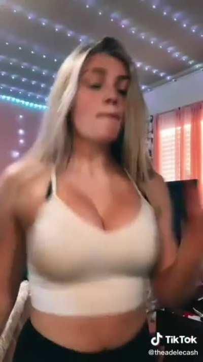 Old tiktok Adele (4/11)