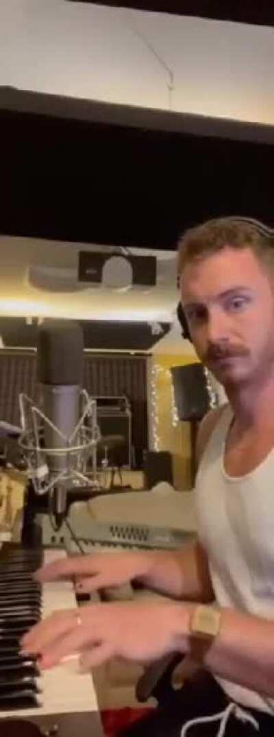 World would be a happier place if everyone heard this song 😊😊