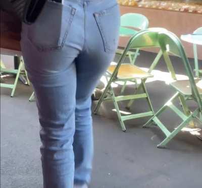 Stroke material. I just wanna bury my face in their asses and smell them 😩